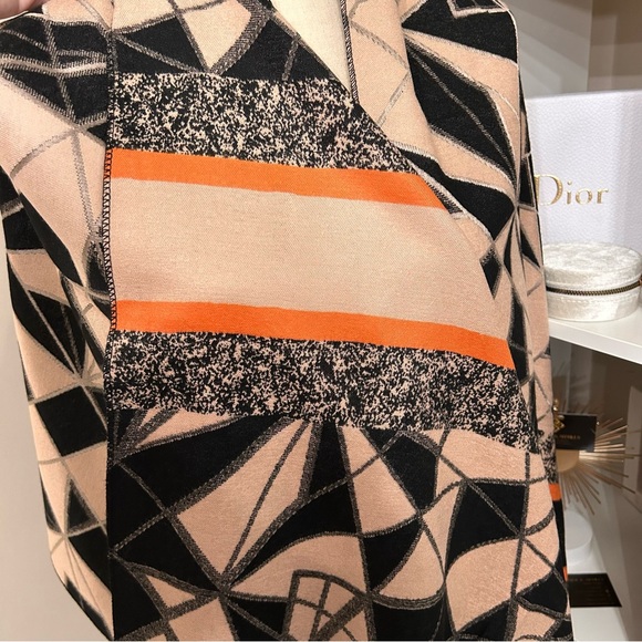 Double-Sided Large Vegan Cashmere Shawl / Scarf / Wrap - Picture 15 of 16